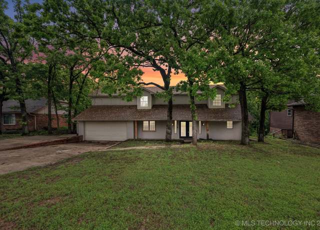 Property at 1109 S Division St, Sapulpa, OK 74066, 5 beds, 2.5 baths