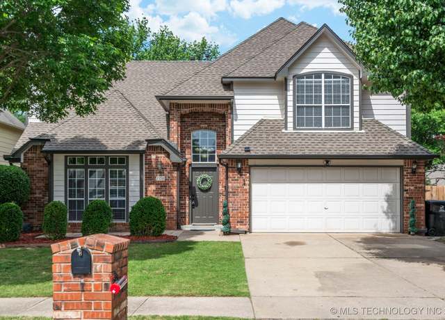 Property at 708 N Aster Ave, Broken Arrow, OK 74012, 5 beds, 2.5 baths