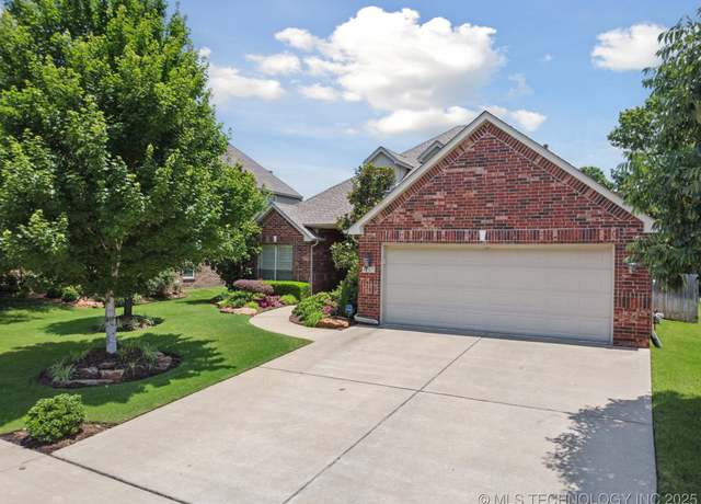 Property at 4205 N Narcissus Ave, Broken Arrow, OK 74012, 4 beds, 3 baths