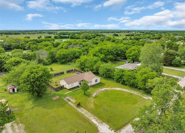 Property at 119 King St, Lone Grove, OK 73401, 3 beds, 2 baths