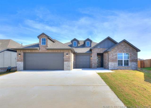 Property at 13402 E 124th St, Collinsville, OK 74021, 4 beds, 3 baths