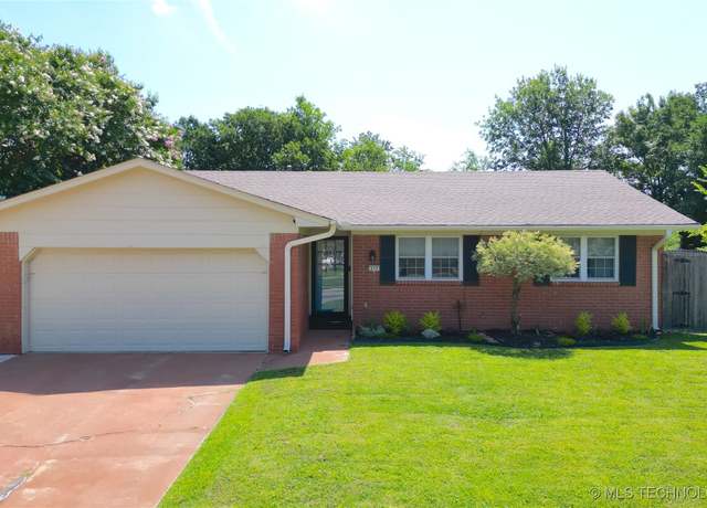 Property at 513 N 14th St, Broken Arrow, OK 74012, 3 beds, 1.5 baths