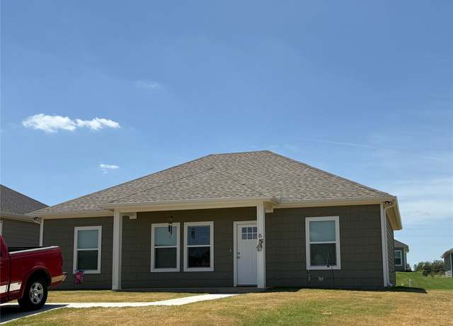 Property at 6 Middle St, Durant, OK 74701, 4 beds, 2 baths