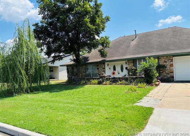Property at 9314 E 40th Pl, Tulsa, OK 74145, 3 beds, 2 baths