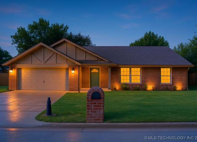 Property at 2640 W Dallas St, Broken Arrow, OK 74012, 3 beds, 2 baths