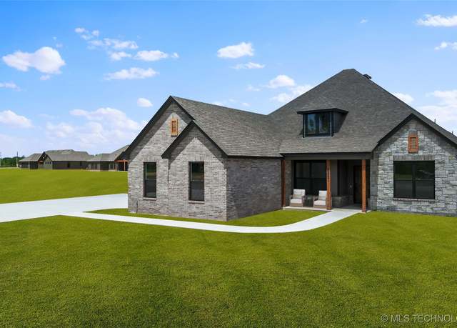 Property at 16321 E 101st St, Owasso, OK 74055, 3 beds, 2.5 baths
