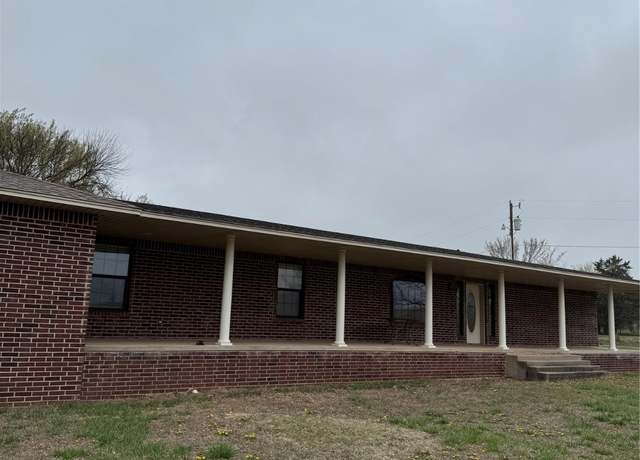 Property at 2600 N Mcintosh Cir, Cushing, OK 74023, 3 beds, 2 baths