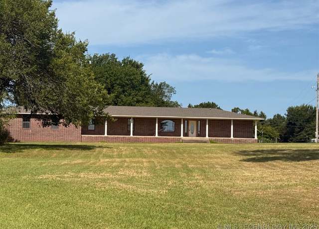 Property at 2600 N Mcintosh Cir, Cushing, OK 74023, 3 beds, 2 baths