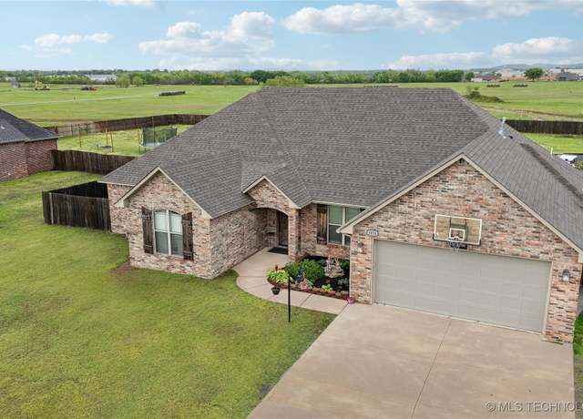 Property at 6814 S 4th St W, Muskogee, OK 74401, 4 beds, 2.5 baths