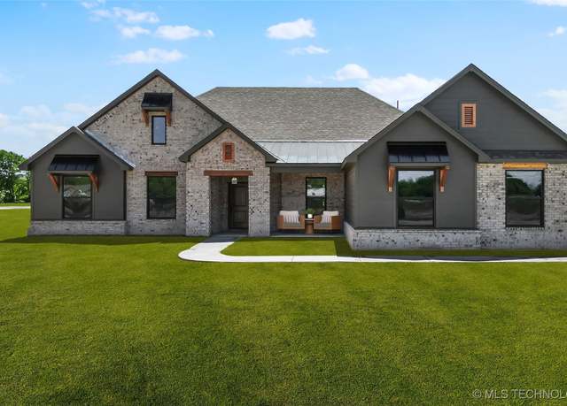 Property at 16306 E 102nd St, Owasso, OK 74055, 3 beds, 2.5 baths