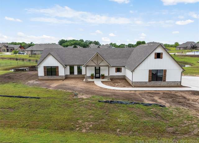 Property at 18258 S Clear Creek Ct, Claremore, OK 74017, 4 beds, 3.5 baths