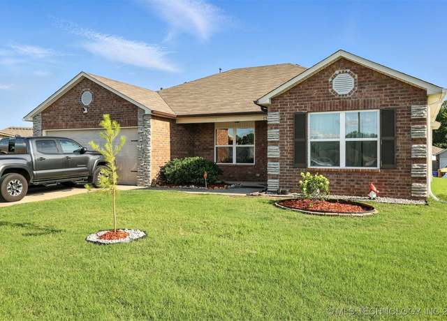 Property at 1529 S 29th Ct, Broken Arrow, OK 74014, 4 beds, 2 baths