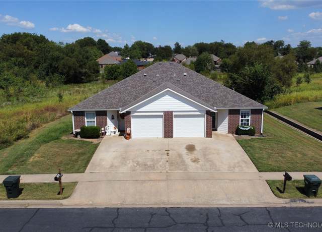 Property at 2700 Village Ct, Claremore, OK 74017, 6 beds, 4 baths