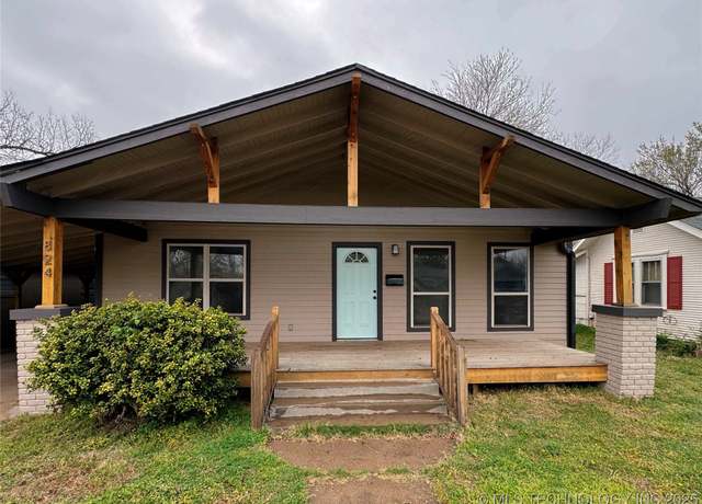 Property at 824 E Oak St, Cushing, OK 74023, 3 beds, 2 baths