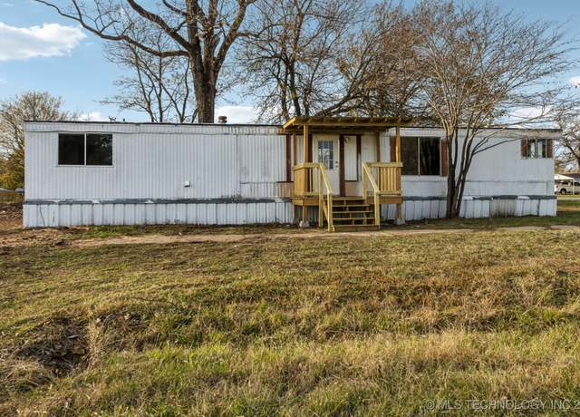 Property at 407 Pine St, Chelsea, OK 74016, 2 beds, 1 bath