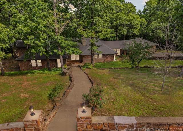 Property at 3003 W 77th St, Tulsa, OK 74132, 4 beds, 3.5 baths