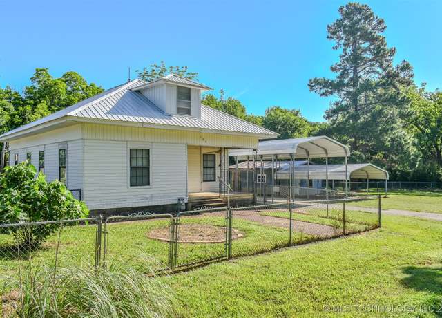 Property at 604 W Foster St, Hugo, OK 74743, 2 beds, 1 bath
