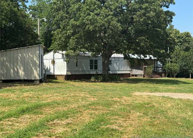 Property at 6935 W 67th St, Tulsa, OK 74126, 3 beds, 2 baths