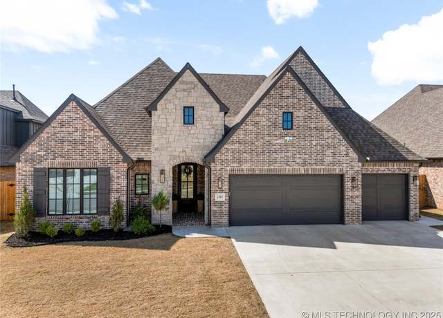 Property at 2707 W Tucson Ct, Broken Arrow, OK 74012, 4 beds, 2.5 baths