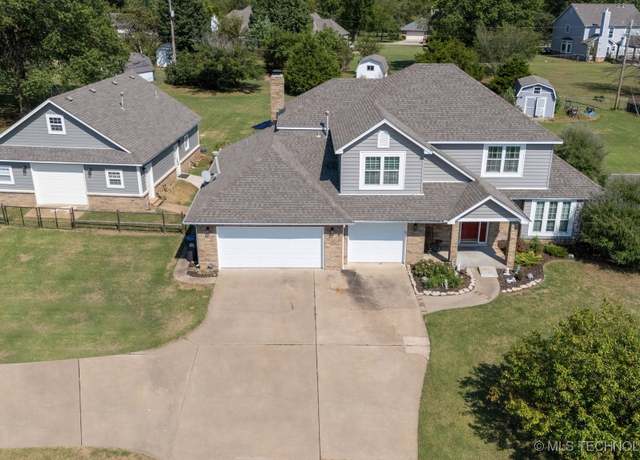 Property at 10411 Ashford Cir, Owasso, OK 74055, 4 beds, 2.5 baths