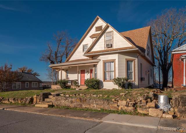 Property at 319 N 1st St, Mcalester, OK 74501, 7 beds, 3 baths
