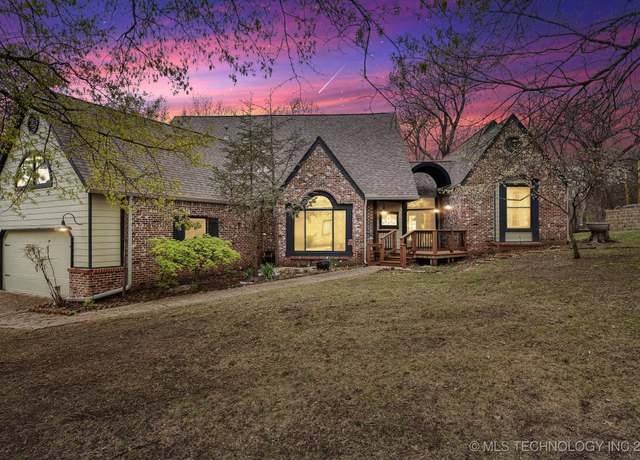 Property at 701 E Yuma Dr, Broken Arrow, OK 74011, 3 beds, 2.5 baths