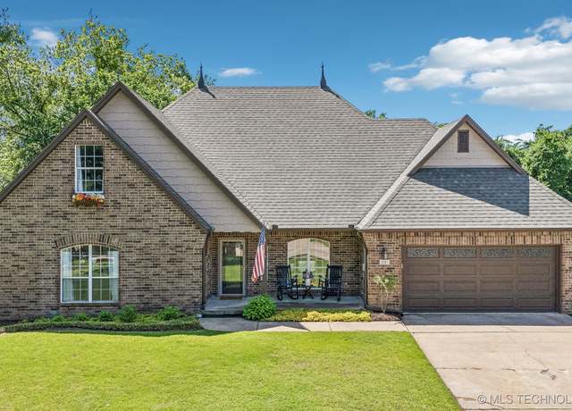 Property at 301 N Eucalyptus Ct, Broken Arrow, OK 74012, 5 beds, 3 baths