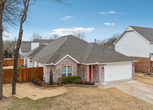 Property at 201 S Walnut Ave, Broken Arrow, OK 74012, 4 beds, 2 baths