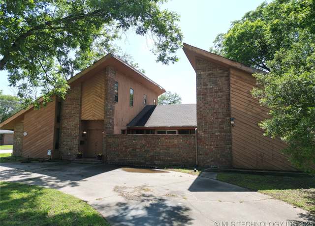 Property at 141 G St SW, Ardmore, OK 73401, 3 beds, 3 baths