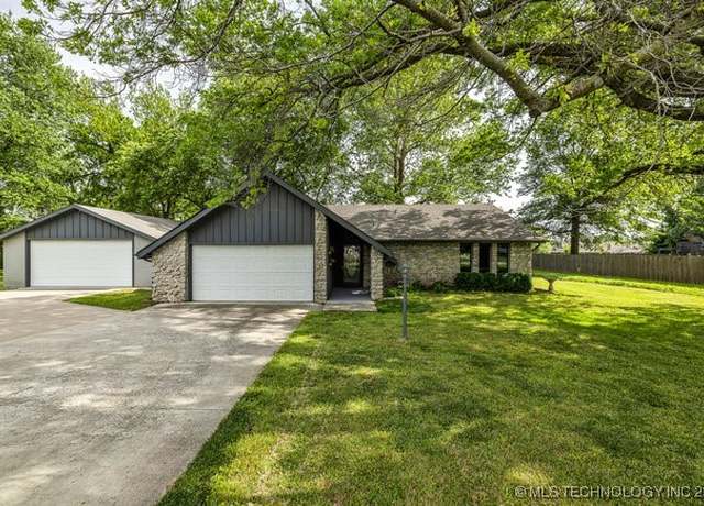 Property at 7626 E 118th St S, Bixby, OK 74008, 3 beds, 2 baths