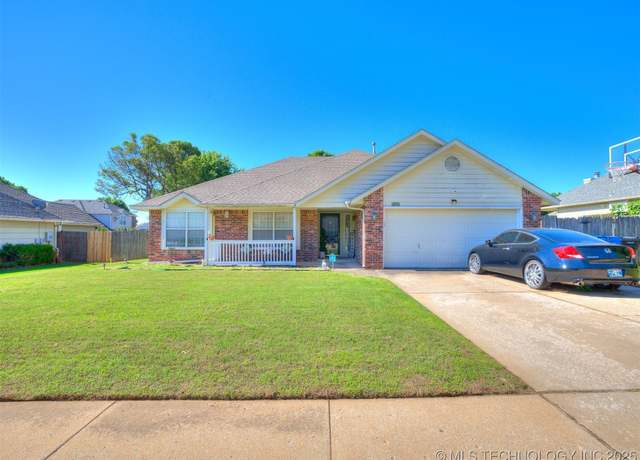 Property at 1801 W Jefferson St, Broken Arrow, OK 74011, 3 beds, 2 baths