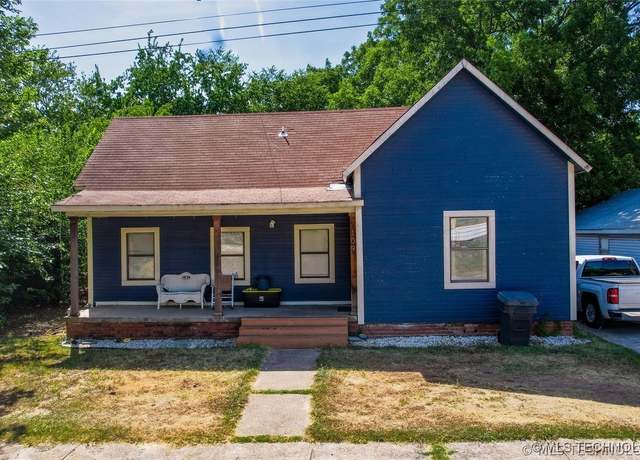 Property at 109 NE E St, Ardmore, OK 73401, 3 beds, 2 baths