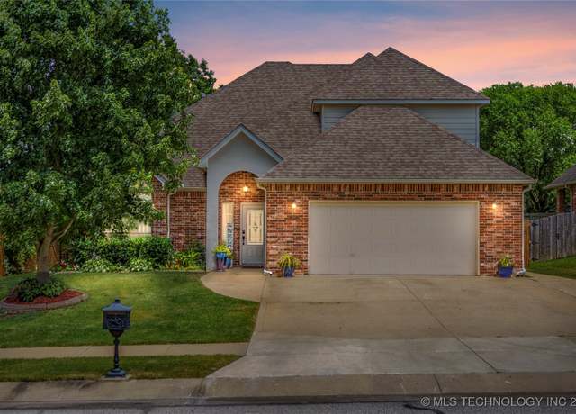 Property at 2611 S 15th Pl, Broken Arrow, OK 74012, 5 beds, 3 baths