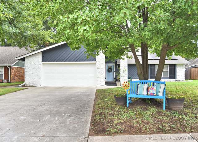 Property at 2805 S Chestnut Ave, Broken Arrow, OK 74012, 4 beds, 2 baths