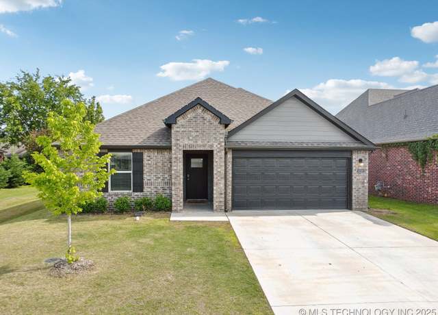 Property at 4218 W Village Park Dr, Skiatook, OK 74070, 4 beds, 2 baths