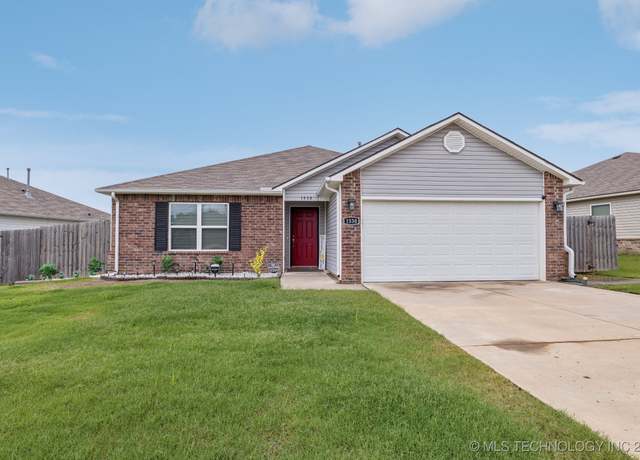 Property at 1530 S 31st St, Broken Arrow, OK 74014, 3 beds, 2 baths
