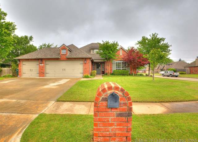 Property at 13401 E 91st St N, Owasso, OK 74055, 5 beds, 3 baths