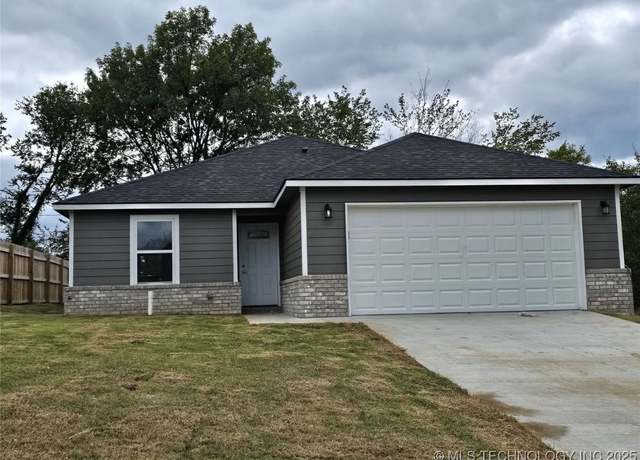 Property at 1128 E James Ave, Sapulpa, OK 74066, 3 beds, 2 baths