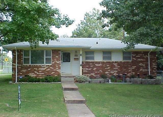 Property at 5405 E 25th St, Tulsa, OK 74114, 3 beds, 2 baths