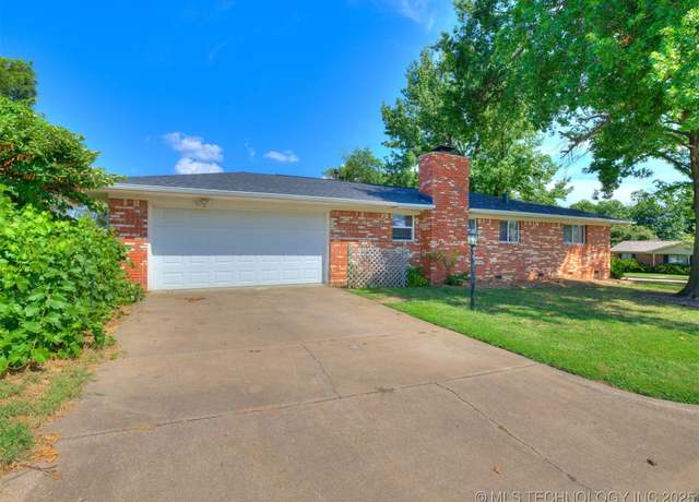 Property at 5405 E 25th St, Tulsa, OK 74114, 3 beds, 2 baths