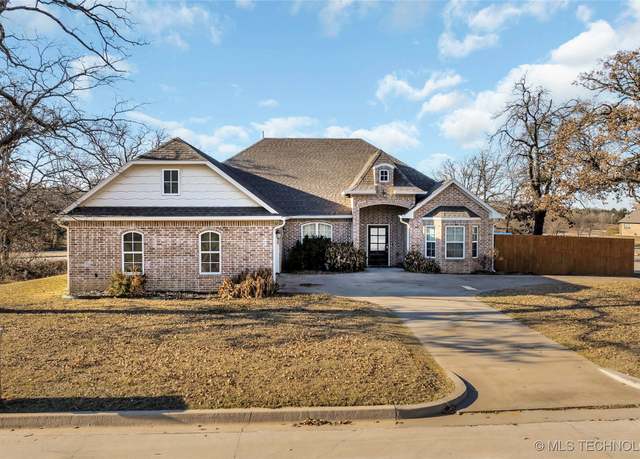 Property at 1107 Pecan Cir, Ardmore, OK 73401, 3 beds, 2 baths