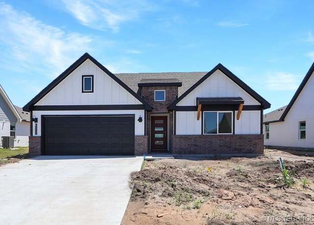 Property at 10210 E 132nd St S, Bixby, OK 74014, 4 beds, 2 baths