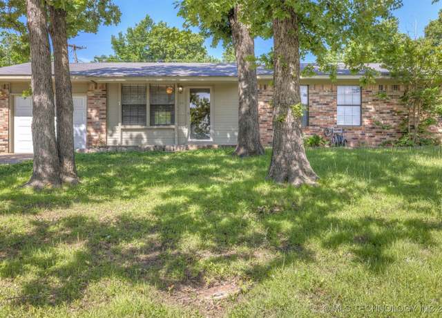 Property at 512 N Dawn Ln, Sapulpa, OK 74066, 3 beds, 2 baths