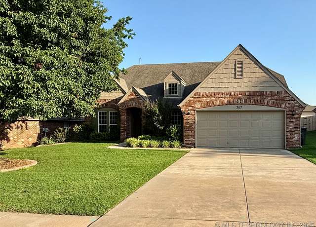 Property at 3117 Lincoln Rd, Bartlesville, OK 74006, 4 beds, 3 baths