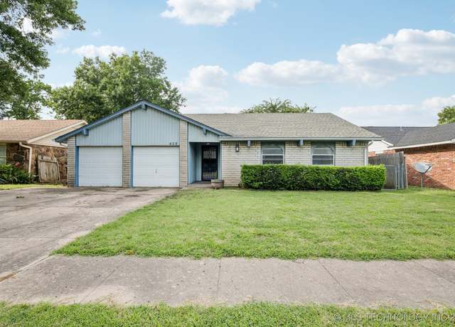 Property at 428 Fairfax, Muskogee, OK 74403, 3 beds, 3 baths