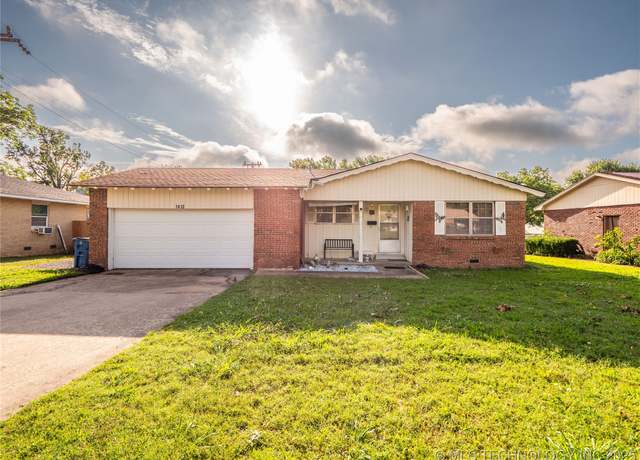 Property at 1412 S 9th, Mcalester, OK 74501, 3 beds, 2 baths
