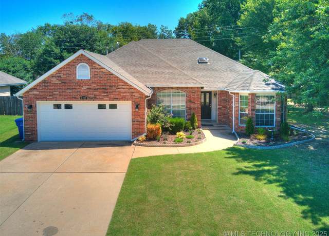 Property at 4717 S Ash Ave, Broken Arrow, OK 74011, 3 beds, 2 baths