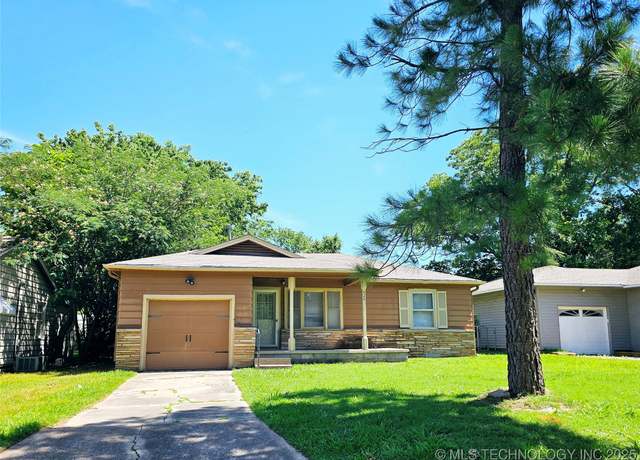 Property at 426 E 10th St, Claremore, OK 74017, 2 beds, 1 bath