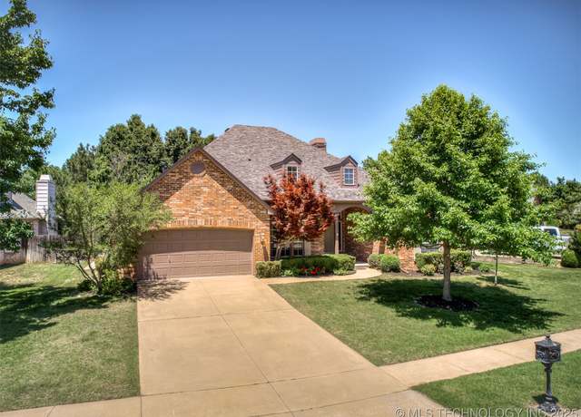 Property at 9261 E 118th Pl S, Bixby, OK 74008, 4 beds, 2.5 baths
