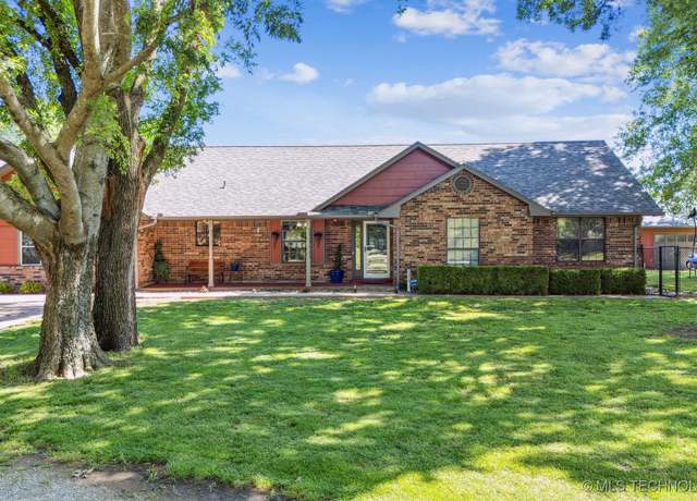 Property at 7376 E Bolen Rd, Claremore, OK 74019, 4 beds, 2.5 baths